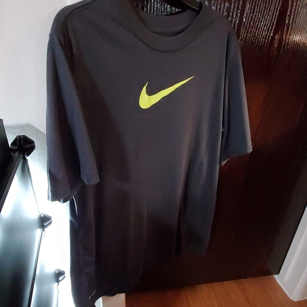 Nike Swoosh Tee